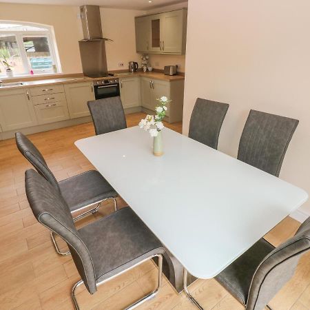 Woodpecker Barn Villa Pontyclun Dış mekan fotoğraf