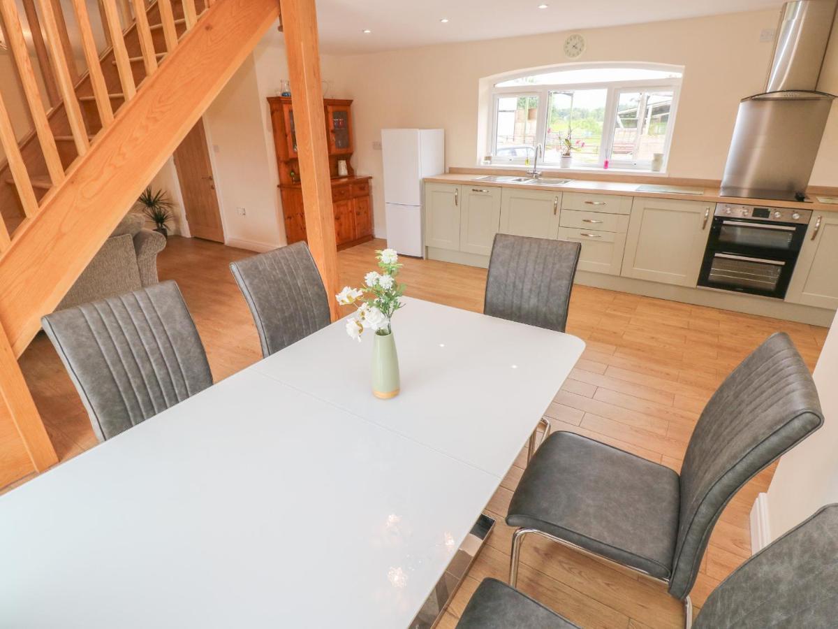 Woodpecker Barn Villa Pontyclun Dış mekan fotoğraf